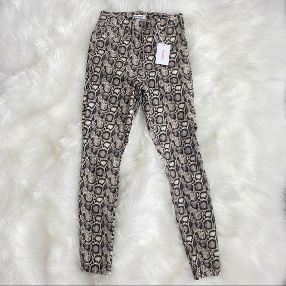 Good American Good Legs Snake-Print Skinny Jeans - Picture 4 of 10